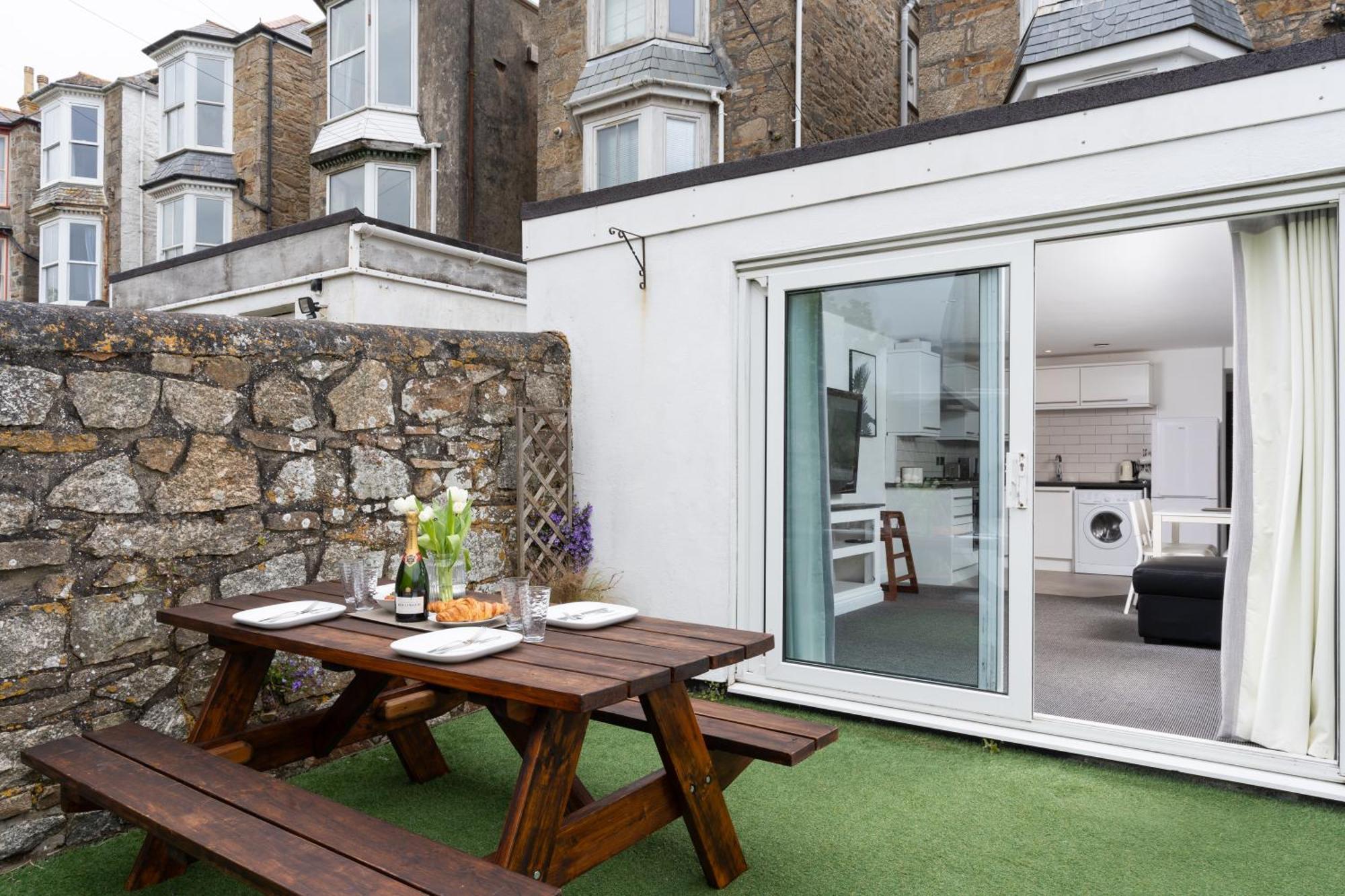 Modern Garden Apartment In A Large Victorian House Penzance Exterior photo